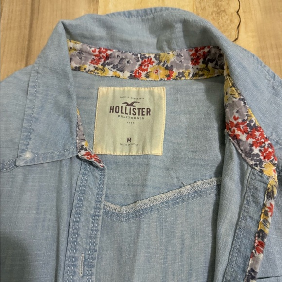 Vintage Hollister Top 🤍 - Picture 3 of 3